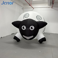Moutons gonflables mignons de dessin animé utilisés pour la décoration de fêtes, la mise en scène et la publicité promotionnelle.