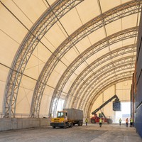 Auvent de conteneur maritime en acier sur mesure, résistant aux intempéries, avec structure modulaire en treillis, hauteur de dégagement de 12m+, pour le stockage extérieur de marchandises