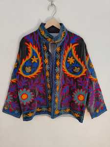 Chaqueta Suzani de Terciopelo Bordada a Mano para Mujer, Chaqueta Bohemia de Terciopelo Única, Prenda Exterior Elegante de Invierno, Moderna y a la Moda - Product Image 2
