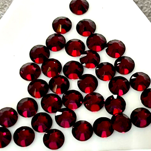 Cristales <span class=keywords><strong>de</strong></span> Estrás <span class=keywords><strong>de</strong></span> Alta Calidad en Empaque a Granel, Color Siam Oscuro SS10, para Transferencia <span class=keywords><strong>de</strong></span> Estrás en Camisetas - Product Image 1