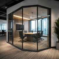 Ventana abatible de aluminio con mosquitera integrada, impermeable y resistente al viento, con marco de aluminio para construcción personalizada y tamaño a medida.