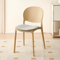 Chaises de salle à manger empilables modernes en polypropylène bon marché avec dossier en PP pour cafés, bistros et hôtels