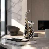 Sculpture de table en résine Art Déco noir, blanc et doré, modèle saxophone, pour décoration intérieure sur le thème de la musique