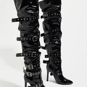 Bottes de moto punk pour femme, à talons hauts, au-dessus du genou, à bout pointu, cloutées, avec fermeture éclair et boucle de ceinture, pour l'hiver - Product Image 3