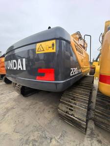 Excavatrice Hyundai 220Lc-9S d'occasion 100% originale, 22 tonnes, moteur et boîte de vitesses robustes, capacité de la benne de 1 m³, en vente - Product Image 4