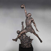 Trophée Souvenir Personnalisé en Résine pour Joueur de Basketball – Statue Artisanale pour Décoration Intérieure, Modèle Sculpture à Thèmes Peints – Vente en Gros