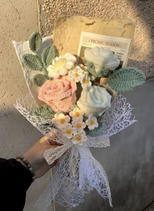 Vente chaude Fleurs décoratives de mariage en tricot Petites <span class=keywords><strong>marguerites</strong></span> Tulipes Roses Bouquets Fleurs au crochet Fait main - Product Image 3
