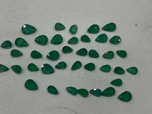 Cristal Verde Esmeralda Natural Tallado en Pera Hecho a Mano para la Fabricación de Joyas, Lote para Compra al por Mayor - Product Image 4