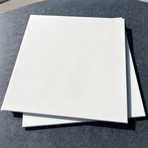 Placas de Techo Modernas Cuadradas de 24 x 24 Pulgadas, Blancas, de Espuma de PVC, Insonorizantes, Resistentes al Fuego, para Montaje Empotrado - Product Image 1