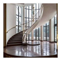 Escalier incurvé en verre trempé moderne et durable avec main courante supérieure pour appartement, design intérieur écologique
