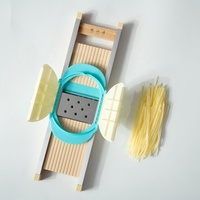 Mandoline à légumes, trancheuse et hachoir, coupe julienne moyenne 2,5 mm, invention brevetée, protège-main, bois massif, manuel, acier inoxydable