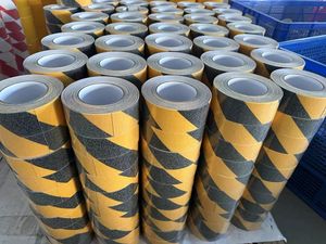 Ruban <span class=keywords><strong>de</strong></span> sécurité antidérapant noir grain 80, antidérapant, abrasif, <span class=keywords><strong>verre</strong></span> PVC, <span class=keywords><strong>papier</strong></span> autocollant adhésif résistant à la chaleur pour marches et escaliers - Product Image 4