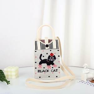 Sac à bandoulière en laine tricotée brodé motif dessin animé mignon pour enfants, idéal pour téléphone portable, poussette et clés, design carré vertical - Product Image 4