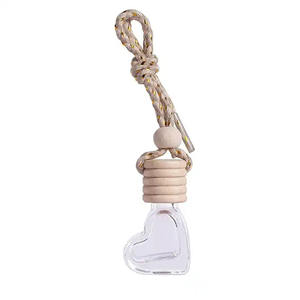 Mini diffuseur de parfum pour voiture en forme de cœur, flacon en verre pour désodorisant avec bouchon en bois et corde - Product Image 3