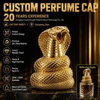 Capuchon de parfum Cobra Serpentine Zamac à motif serpentin, pose agressive, doré à l'or fin, concept réaliste, OEM personnalisé, sans stock