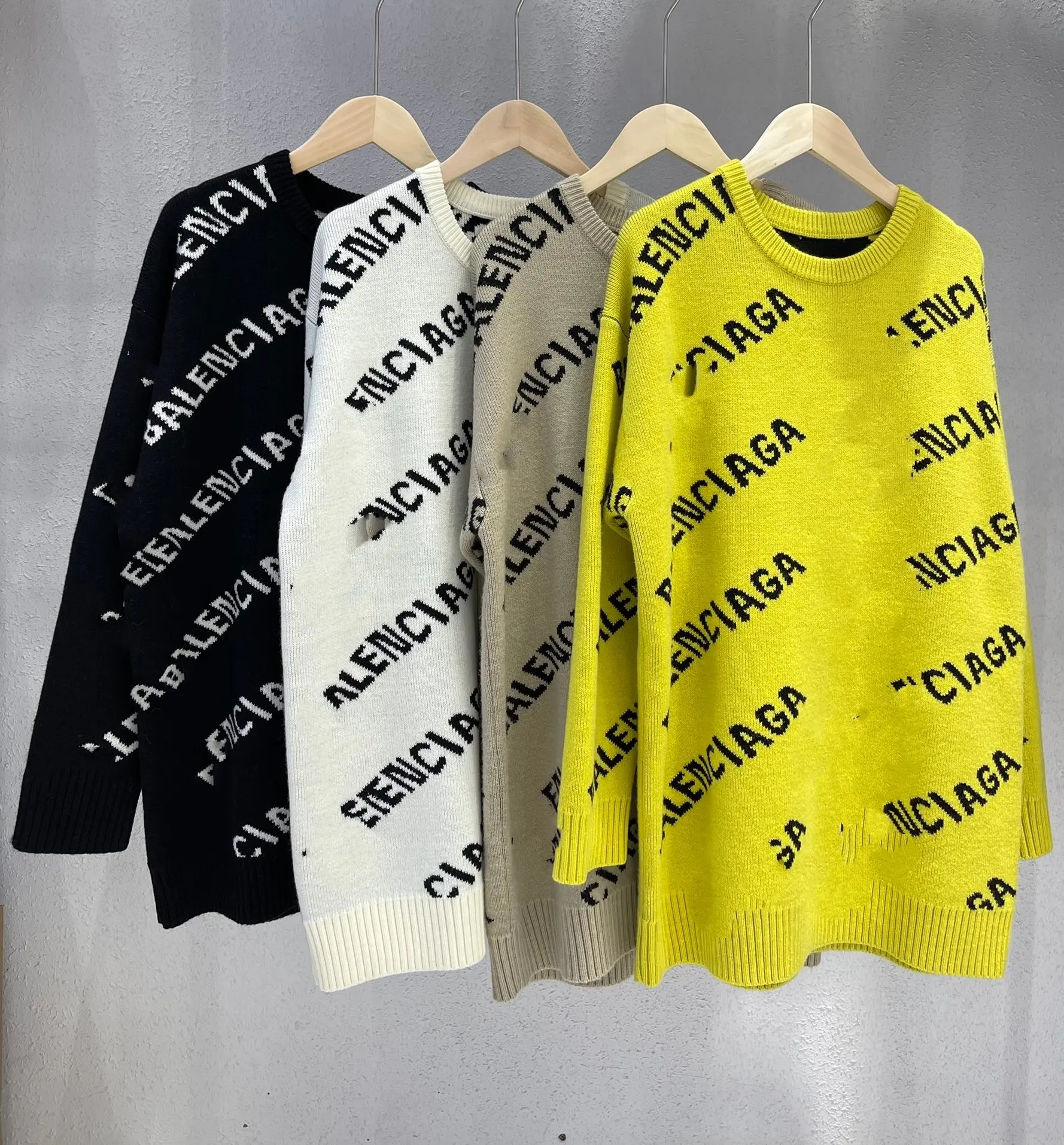 Custom logo luxury high end brand text pattern knit on sweater jumper women ladies' sweater