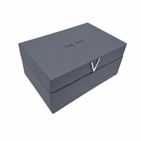 Boîte cadeau de luxe en carton rigide pour montre avec insert en velours vert et coussin pour montre, boîte d'emballage de montre au toucher soyeux mat