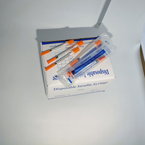 Seringues à insuline 31G 100 unités 8 mm pour usage vétérinaire, seringues à insuline 1 ml, calibre 31, aiguille 8 mm U100 1/4 de calibre - Product Image 3