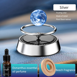 Diffuseur d'huiles essentielles pour voiture, ornement d'intérieur automobile, parfum liquide en métal, rotation de football suspendue solaire, vente chaude - Product Image 5