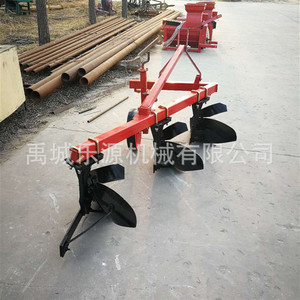 Arado de surco de 3 hileras rojo para cultivo agrícola y labranza profunda en granjas - Product Image 3