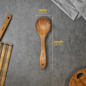Cuillère à soupe en bois Janeva, fabriquée en teck massif et de qualité alimentaire, offre un ustensile naturel, durable et élégant. - Product Image 4
