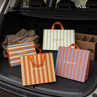 Sacs de courses premium enduits avec poignées, logo personnalisé, sacs rayés colorés imprimés pour cadeaux, vente au détail, emballage en gros