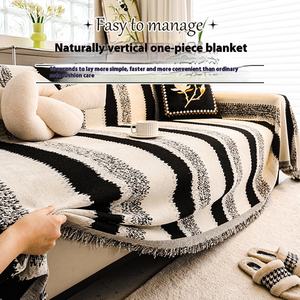 Funda <span class=keywords><strong>de</strong></span> Sofá Antirrayones <span class=keywords><strong>de</strong></span> Nuevo Diseño 2025, Cubre Sofá Lavable <span class=keywords><strong>de</strong></span> Chenilla para 5 Plazas <span class=keywords><strong>de</strong></span> Cobertura Completa con Manta con Borlas - Product Image 5