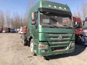 Camión Tractor Usado Sinotruk Euro2 Diésel 6X4 con Volante a la Izquierda, HOWO de 10 Ruedas, Capacidad de Carga de 21-30T, 371hp, Cámara Trasera de 360° - Product Image 3