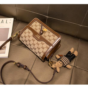 <span class=keywords><strong>2026</strong></span>年社交媒体热门单品女士高端方形包 - 纹理单盖热门款式斜挎包 - Product Image 4