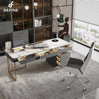 Bureau de direction en bois de luxe, mobilier de bureau, design moderne et luxueux, bureau de maison en marbre blanc avec buffet latéral