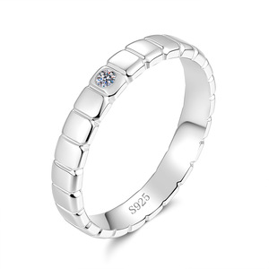Anillos de Eternidad de Plata de Ley 925 Modernos para Mujer, Anillo de Dedo Íntimo Chapado en Oro de 18K con Moissanita Creada en Laboratorio para Regalo - Product Image 1