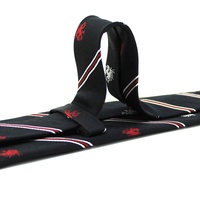 Cravate de club sportif faite à la main, rayée noir, blanc et rouge, avec logo personnalisé, en jacquard tissé, à nouer soi-même, 100 % soie, cravate de club de football