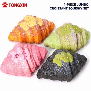 TONGXIN Squishy Croissant Géant Non Toxique 17cm en Mousse PU Réaliste à Remontée Lente, Jouet à Presser Anti-Stress, Vente en Gros OEM - Product Image 1