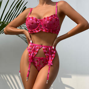 Femmes en forme de cœur 3 pièces <span class=keywords><strong>Saint</strong></span> <span class=keywords><strong>Valentin</strong></span> Lingerie sous-vêtements ensembles broderie ceinture femmes rose Lingerie sexy avec jarretière - Product Image 4