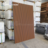 Revêtement mural Wpc extérieur extérieur Panneau mural composite Panneau mural en bois PVC Panneau de revêtement extérieur cannelé co-extrudé