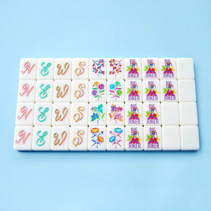 Vente en gros Nouveau jeu de Mahjong de luxe léger à 4 couches, tuiles de Mahjong bleues en acrylique, jeux de société pour adultes, enfants et famille - Product Image 5