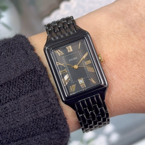 Reloj de pulsera para mujer de acero inoxidable de dos colores con indicador de fecha de tres agujas y marcadores de hora con números romanos simulados - Product Image 3