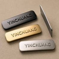Badges de marque personnalisés en alliage de zinc 3D de qualité supérieure, quincaillerie métallique de qualité industrielle, traitement de surface raffiné, sérigraphie