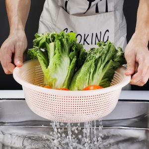 Cesta de drenaje redonda de plástico, colador multifuncional para lavar verduras, frutas y arroz, para uso doméstico en la cocina. - Product Image 1