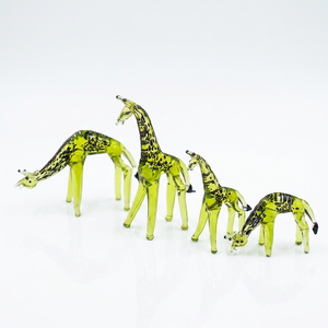 Juego de Cuatro Figuras de Jirafa de Vidrio Verde Soplado a Mano, Decoraciones de Animales para Exhibición en el Hogar - Product Image 1