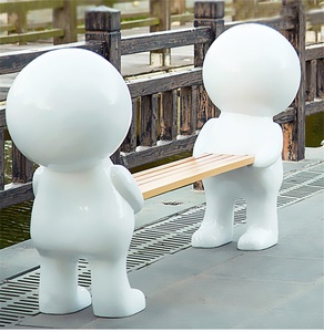Luxuriöser Y864 Weißer Tierförmiger Freizeitstuhl mit Männerskulptur Lange Sitzbank Modernes Design für Flughafen Einkaufszentrum Garten - Product Image 1