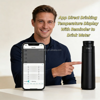 Bouteille d'eau UV portable avec logo personnalisé, contrôle intelligent par application, affichage de la température, mesure de la consommation d'eau et rappel pour boire.