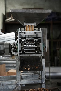 Cabezal Cortador de Anacardos de 3 Cuchillas, Capacidad: 70-100 kg/h, Máquinas Procesadoras de Anacardos Totalmente Automáticas, Calidad Superior - Product Image 2