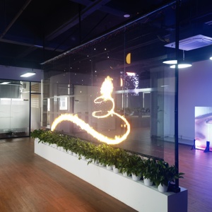 Película de Pantalla LED Transparente Autoadhesiva de 4000nitsO para Agentes Inmobiliarios, Pantalla LED para Ventanas de Centros Comerciales - Product Image 5
