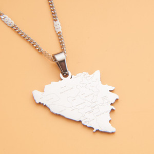 Collane in Acciaio Inossidabile KABA Jewelry con Ciondoli a Forma di Mappa di Varie Città - Product Image 3