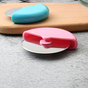 Cortador de <span class=keywords><strong>pizza</strong></span> de acero inoxidable con mango de plástico, herramienta de cocina para hornear, rodillo redondo - Product Image 6