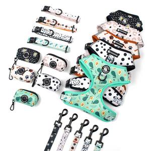 Diseño Popular de Arnés para Perro de Lunares Blancos y Negros Sin Tirones con Etiqueta Privada, Set de <span class=keywords><strong>Collar</strong></span>, Correa y Dispensador de Bolsas de Residuos para Mascotas - Product Image 1