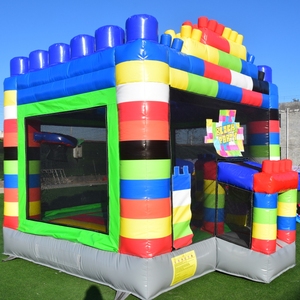 Castillo Inflable con Temática de Bloques de Construcción para Fiestas Infantiles, Brincolín Inflable de 13x13 para Alquilar - Product Image 3