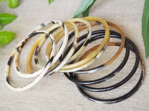 Brazaletes hechos a mano de cuerno de búfalo de calidad superior con bordes lisos con embalaje personalizado a la venta - Product Image 2