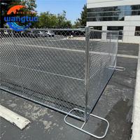 La barrière provisoire de maillon de chaîne de jambes en métal de panneau de barrière de construction provisoire tient la clôture de panneau de maille